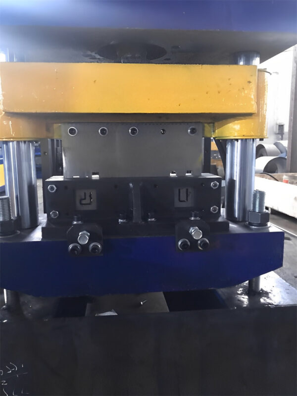2 profile in 1 roll forming machine - Imagen 2