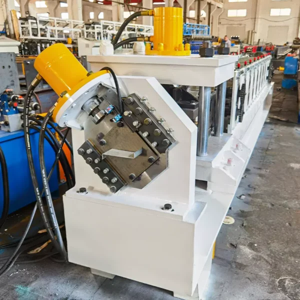 Máquina formadora de rollos de perfil en forma de C con soporte de montaje fotovoltaico