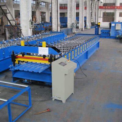 Máquina perfiladora de paneles trapezoidales