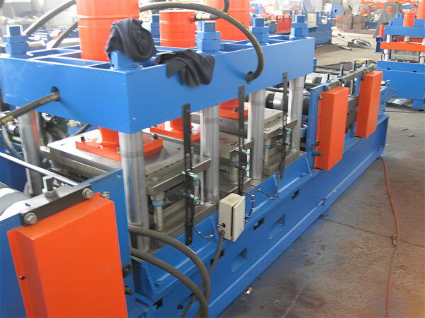 Two waves highway guardrail machine - Imagen 3