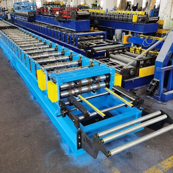 Máquina formadora de rollos de cubierta de piso