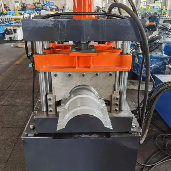 Máquina formadora de rollos de cumbrera